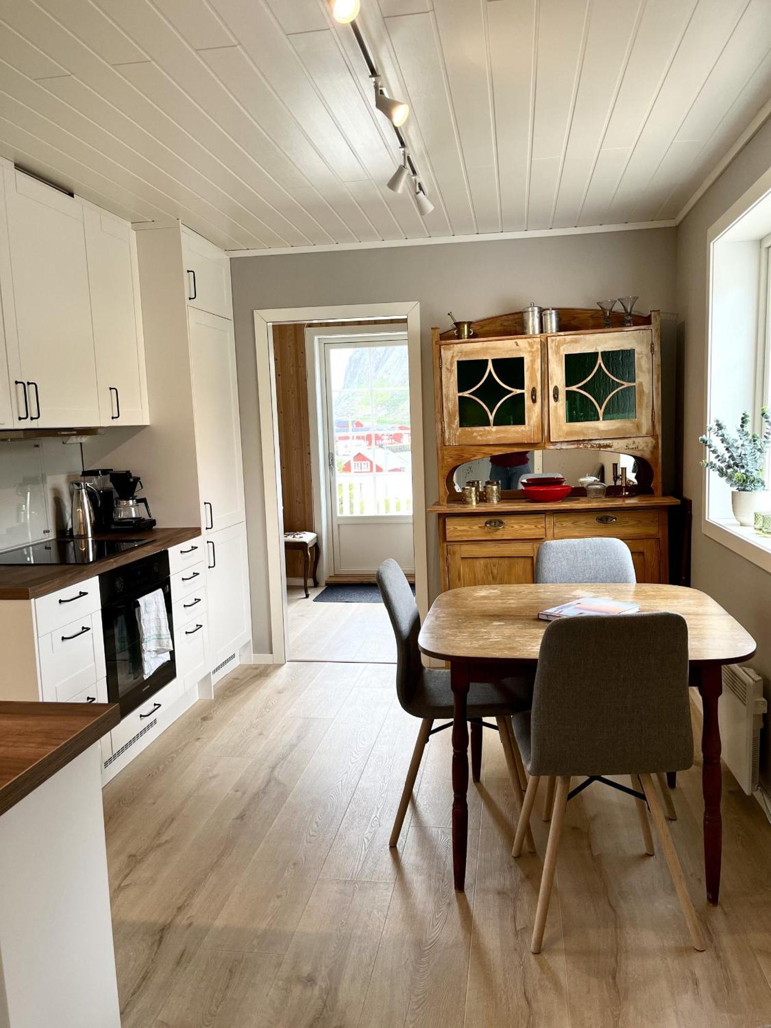 Villa Koselig Nyrestaurert Hus Med Flott Utsikt! Reine Exterior foto